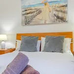 Lovely 1br With Private Balcony In By 360 Estates *