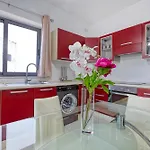 Appartement Lovely 1br With Private Balcony In By 360 Estates