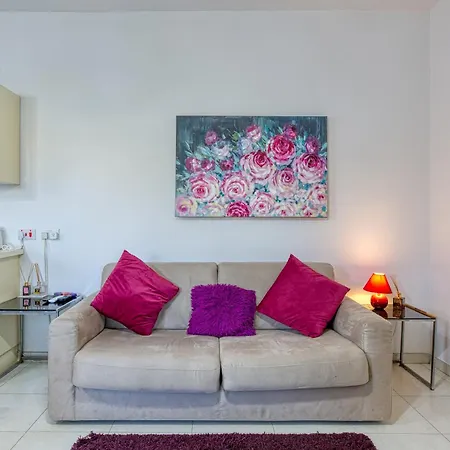 Lovely 1br With Private Balcony In By 360 Estates Lägenhet *