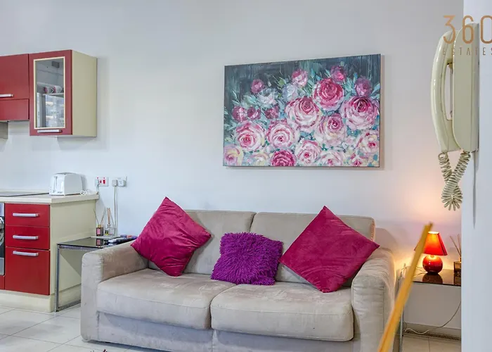 Appartement Lovely 1br With Private Balcony In By 360 Estates