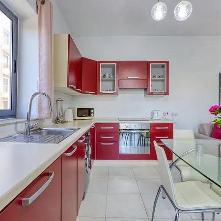 Lejlighed Lovely 1br With Private Balcony In By 360 Estates