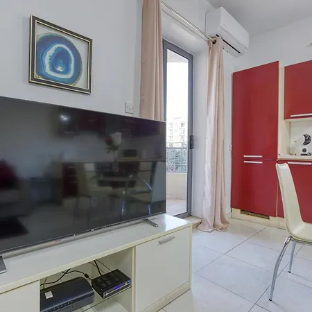 Lovely 1br With Private Balcony In By 360 Estates Lejlighed *