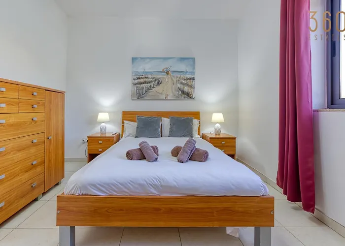 Daire Lovely 1br With Private Balcony In By 360 Estates *