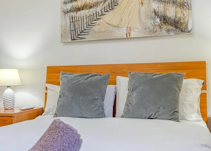 Lovely 1br With Private Balcony In By 360 Estates *