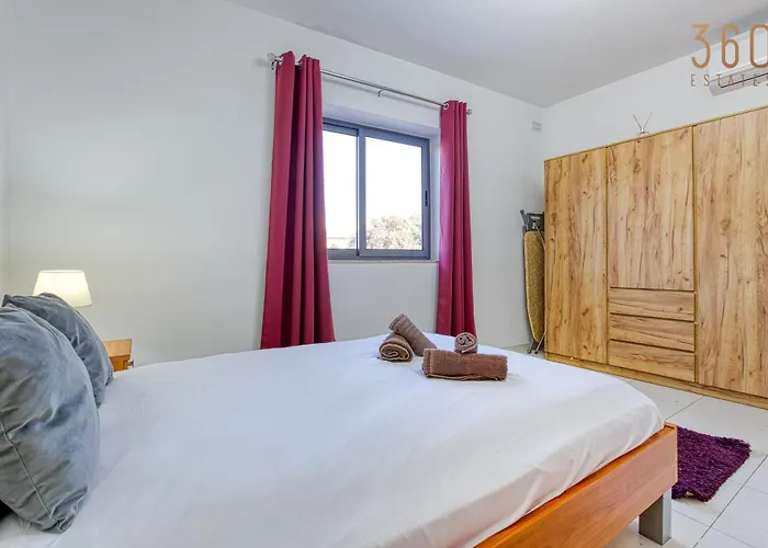 Apartament Lovely 1br With Private Balcony In By 360 Estates *