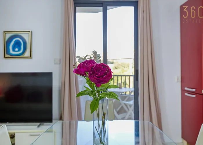 Lovely 1br With Private Balcony In By 360 Estates Apartament